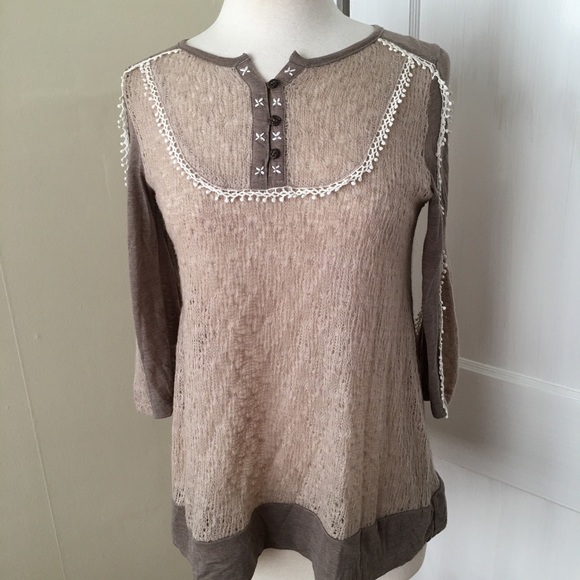 Chelsea & Violet sheer 2/4 sleeve sweater - Picture 1 of 6